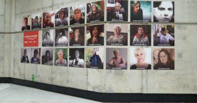 Mujeres de Aysén son reconocidas en exposición “50 años, 50 mujeres” en Metro de Santiago